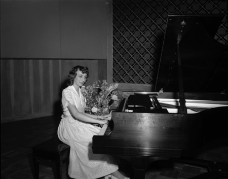 Student Bonne Allee poses at piano.