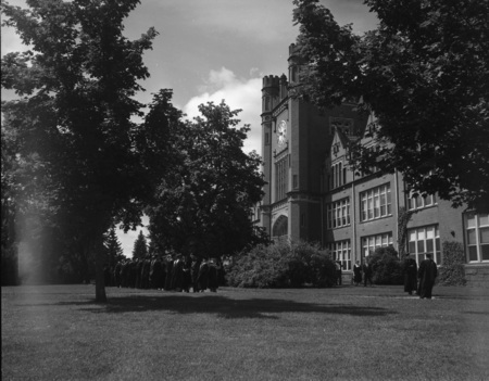 Students gather outside of the Administration Building on Commencement Day.