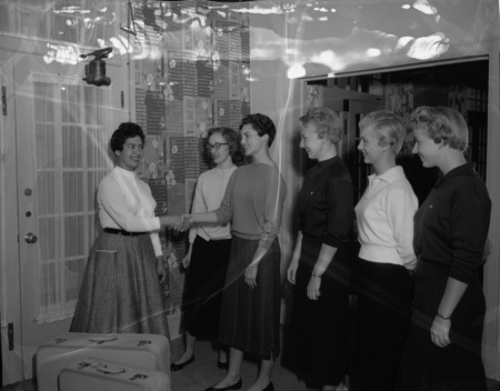 Bolivian student Enriqueta Salinas receiving the Alpha Phi award, (l-r): Enriqueta Salinas, Shirley True, Patricia Rees, Sandra and Judy Evans, and Susan Holmes.