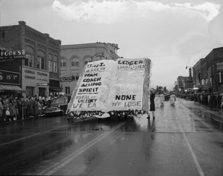 A homecoming float in downtown Moscow that reads "U. of I. Assets: team coaching, alums spirit, total... Victory, we can't lose. Ledger Liabilities: none".