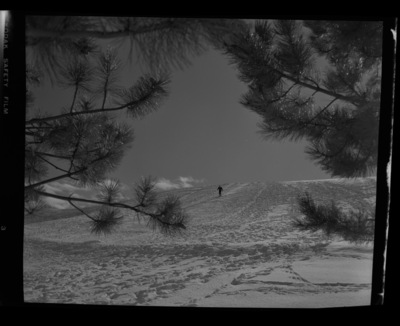 University of Idaho ski team member Chuck Rank skiis down a snowy slope.