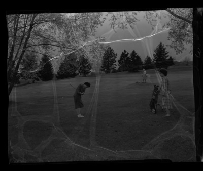 Women golfing for a physical education class at the University of Idaho.