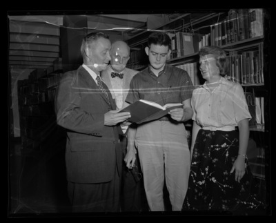 Head of Pacific Division of Dupont Manufacuring meeting with Dr. Erwin Graue, Professor of Business, and two unidentified University of Idaho students.