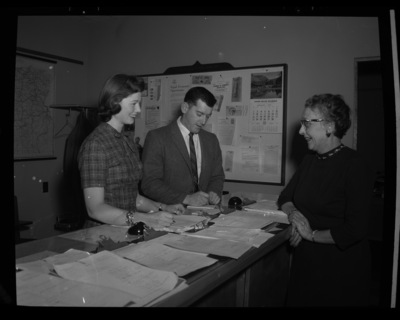 University of Idaho students making appointments with Educational Field Service office.