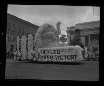 A homecoming float of a pink elephant in downtown Moscow.