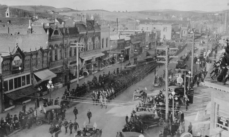 World War I soldiers marching