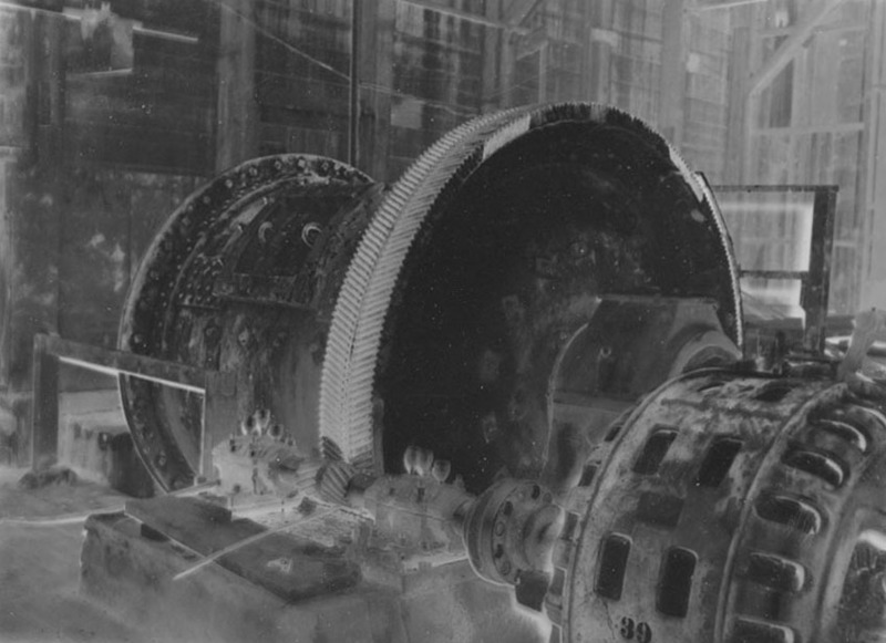 Ore grinding mill