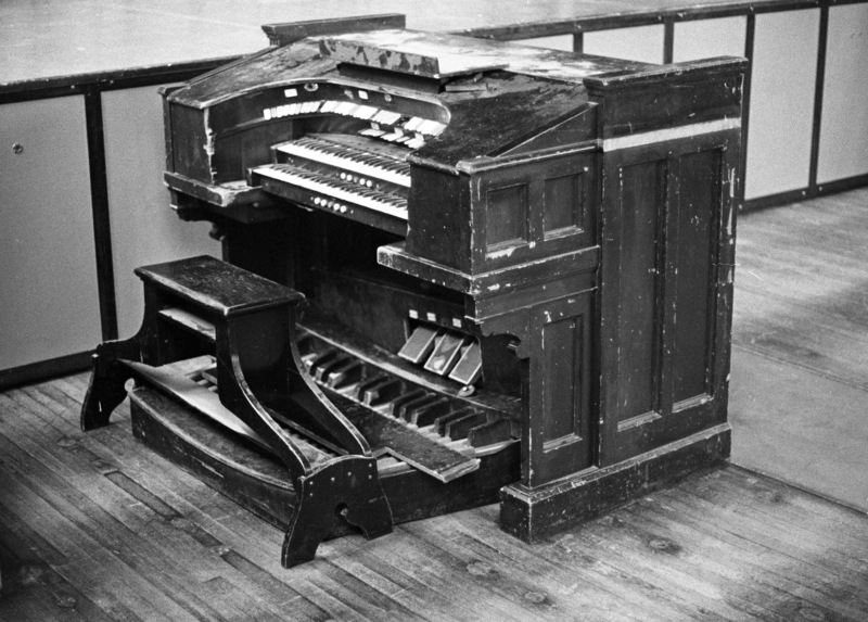 Robert Morton pipe organ before renovation