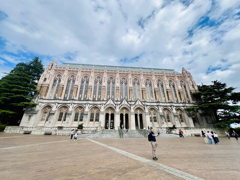 Suzzallo Library at the Universtiy of Washington building.