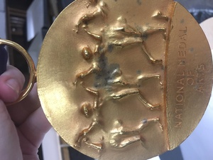 Discoloration of National Medal of Arts-front [2]