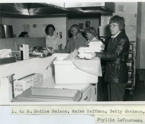 Phyllis Le Tourneau packs meals [2]