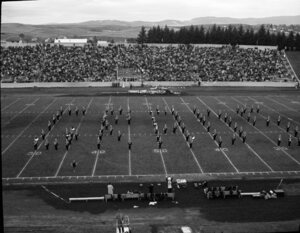 Marching band forming an "I" [3]