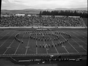 Marching band forming an "I" [4]