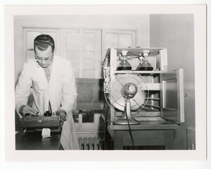 Image of Kenneth Hungerford in the lab