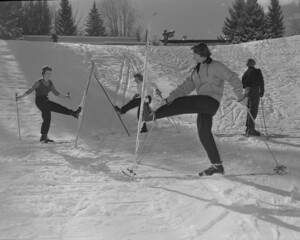 Women skiing