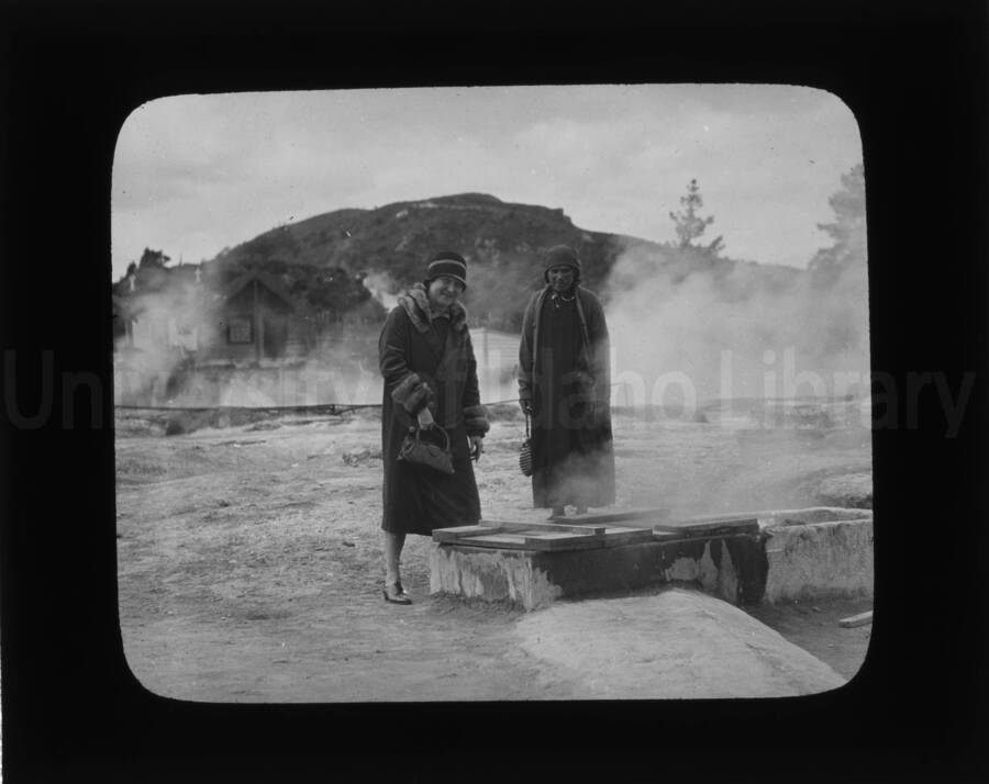 Maud Iddings with unidentified woman at a hot springs.