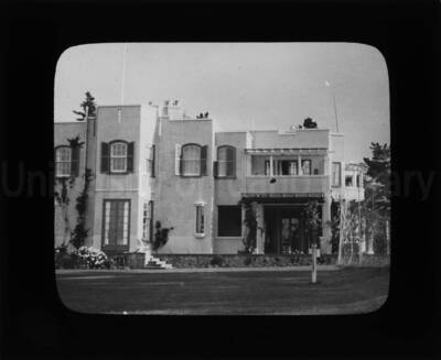 A side view of an unidentified building entrance.