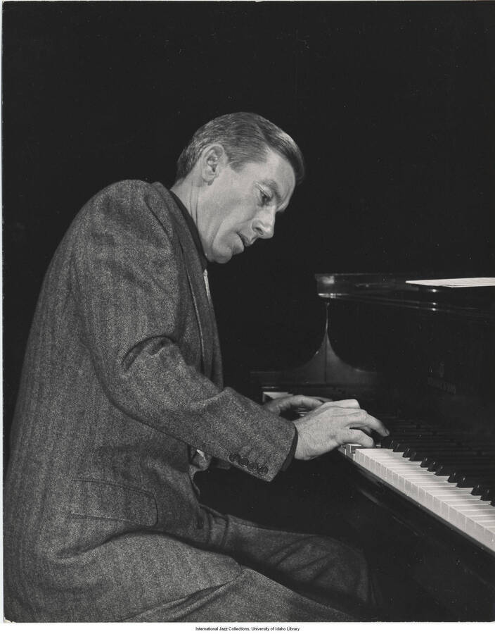 9 1/2 x 7 1/2 inch photograph; pianist-composer Hoagy Carmichael