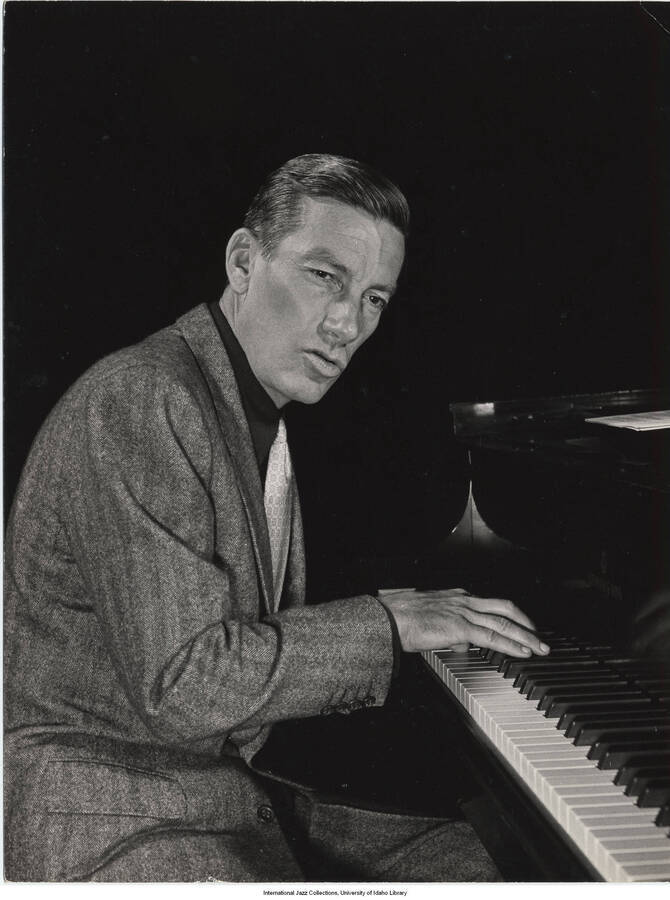 9 1/2 x 7 1/2 inch photograph; pianist-composer Hoagy Carmichael