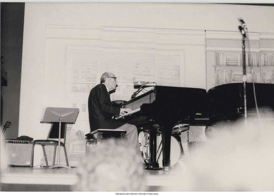 3 1/2 x 5 inch photograph; unidentified pianist