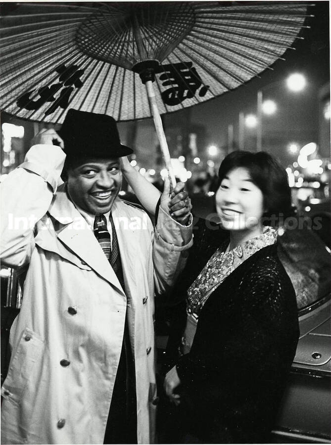 10 x 8 inch photograph. Lionel Hampton [in Japan]