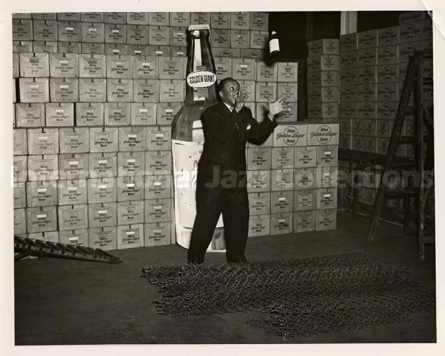 8 x 10 inch photograph. Lionel Hampton at the Altes Brewery