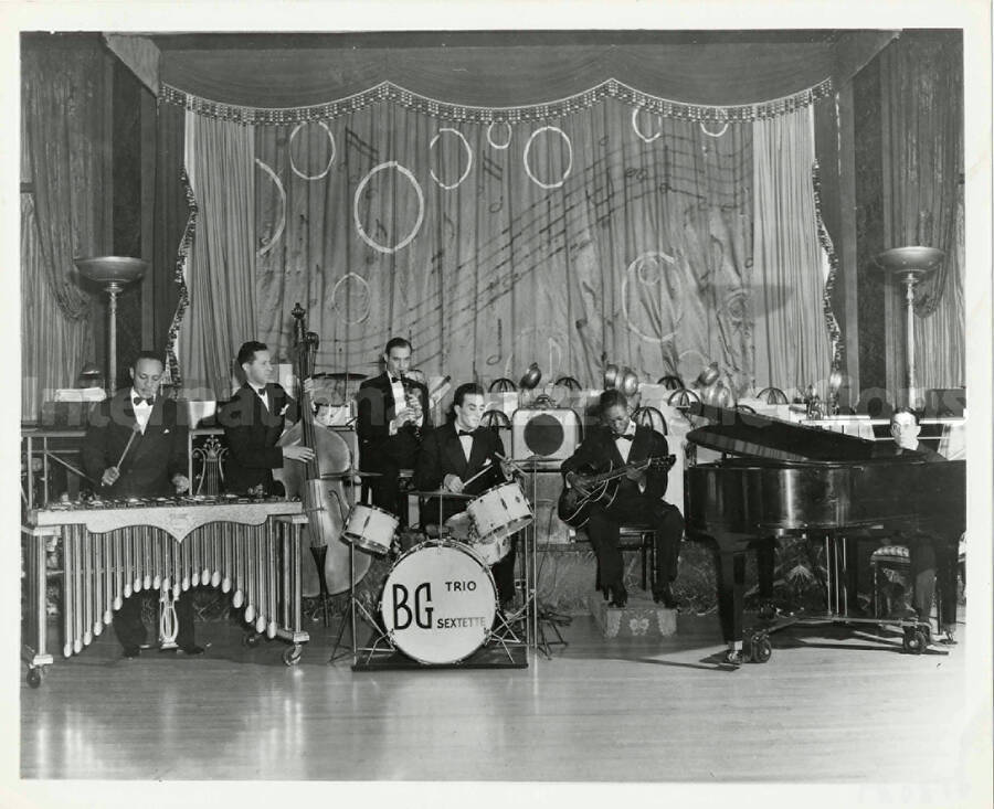 8 x 10 inch photograph. The Benny Goodman Trio Sextette: Benny Goodman (cl), Lionel Hampton (vib), Charlie Christian (gtr), Artie Bernstein (bs), Nick Fatool (dms), Johnny Guarnieri (pno)