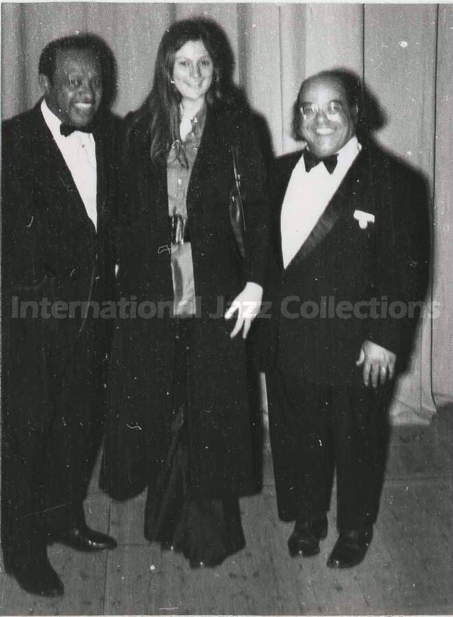 4 3/4 x 3 1/2 inch photograph. Lionel Hampton with two unidentified persons. Toulon, France