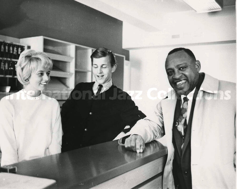6 3/4 x 7 3/4 inch photograph. Lionel Hampton with two unidentified persons