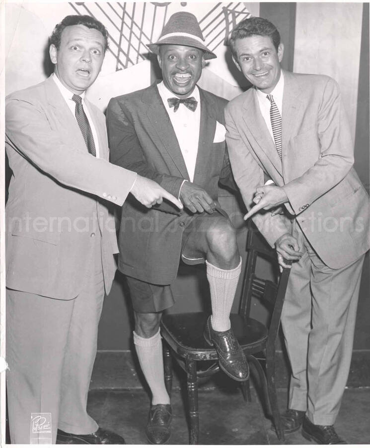 10 x 8 inch photograph. Lionel Hampton with two unidentified man, in a restaurant