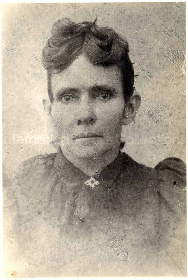 4 1/2 x 3 inch photograph. Portrait of an unidentified woman