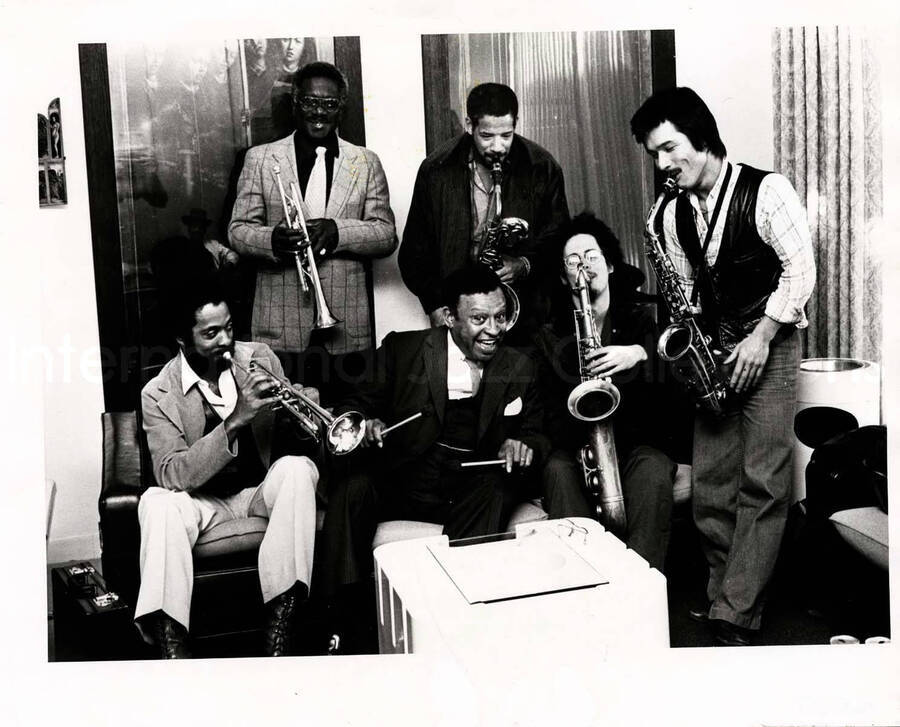 8 x 10 inch photograph. Lionel Hampton with unidentified musicians