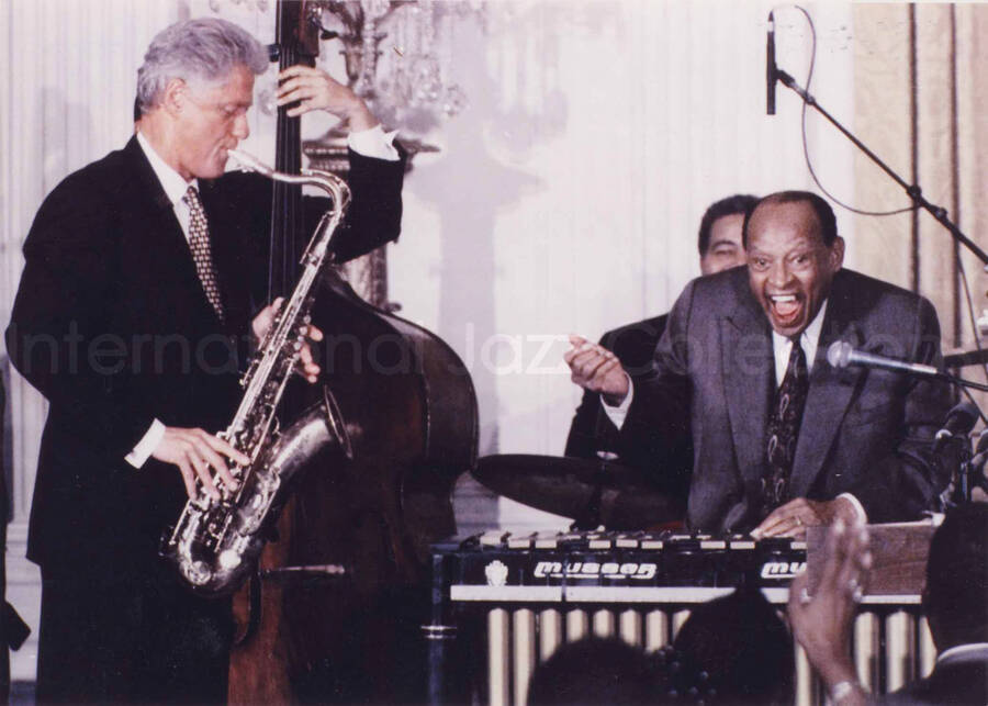 Lionel Hampton on vibraphone and Bill Clinton on saxophone in the East Room of the White House