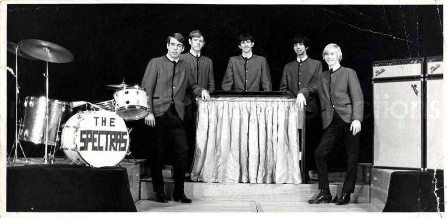 7 x 14 inch photograph. The Spectras band