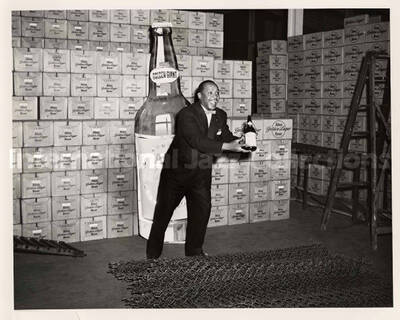 8 x 10 inch photograph. Lionel Hampton at the Altes Brewery