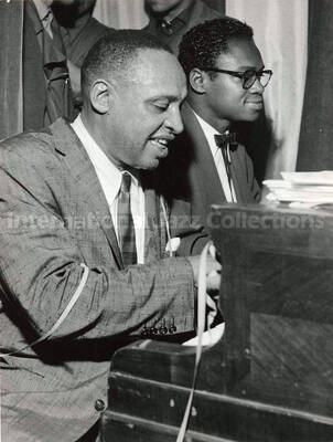 9 1/2 x 7 inch photograph. Lionel Hampton playing the piano