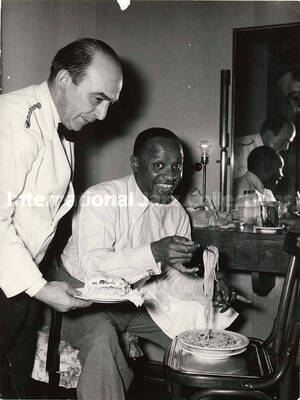 9 1/2 x 7 inch photograph. Lionel Hampton [in Italy]