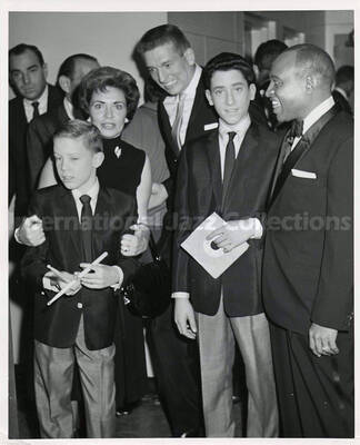 10 x 8 inch photograph. Lionel Hampton with unidentified persons