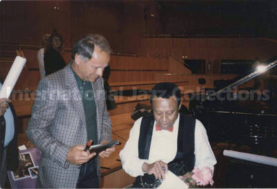 4 x 6 inch photograph. Lionel Hampton signs autograph