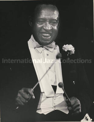 10 x 8 inch photograph. Lionel Hampton