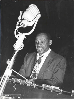 9 1/2 x 7 inch photograph. Lionel Hampton playing the vibraphone