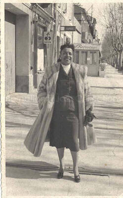 3 x 4 inch photograph. Gladys Hampton with unidentified woman in Marseille, France