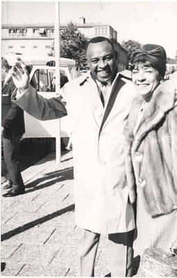 9 x 6 inch photograph. Lionel and Gladys Hampton