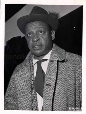 9 1/2 x 7 1/2 inch photograph. Lionel Hampton [in Paris, France]