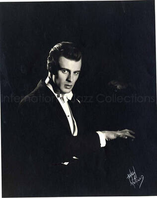 10 x 8 inch photograph. Doug Duke