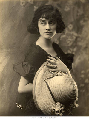 Black and white photograph of Lee Morse holding a straw hat.