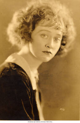 Black and white photograph of Lee Morse.