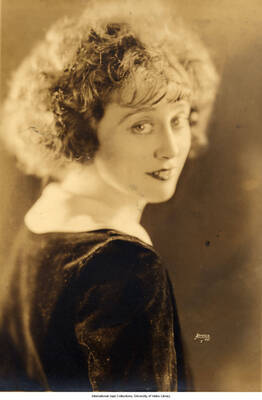 Black and white photograph of Lee Morse.