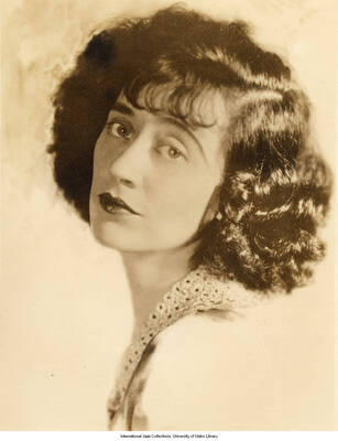 Black and white photograph of Lee Morse.