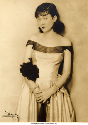 Black and white photograph of Lee Morse. 